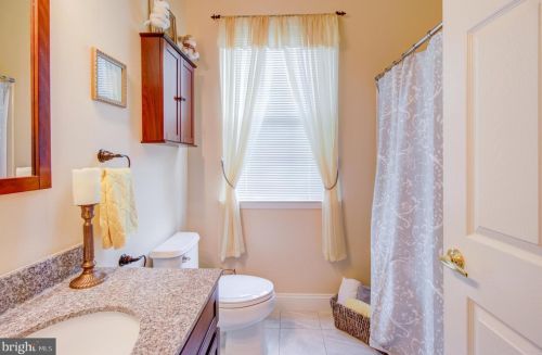 19 Ambrose Dr, Columbus NJ  08022-2305 exterior