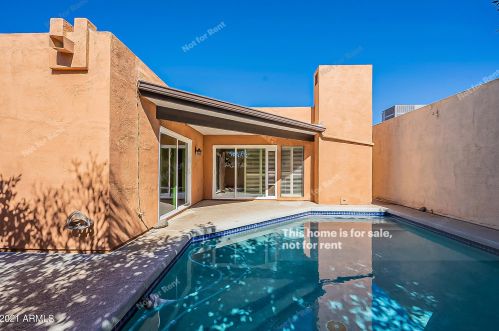 237 Denton Ln, Phoenix AZ 85014-2676 exterior