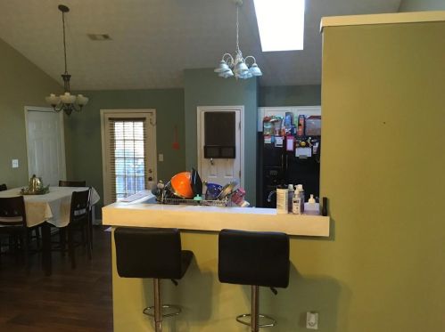 402 Hawthorne Cir, Stockbridge GA  30281-1624 exterior