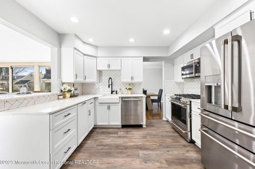 450 Branch Ave, Little Silver NJ  07739-1111 exterior