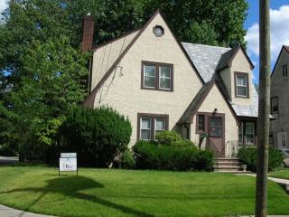 61 Harriet Ave, Bergenfield, NJ 07621-4028