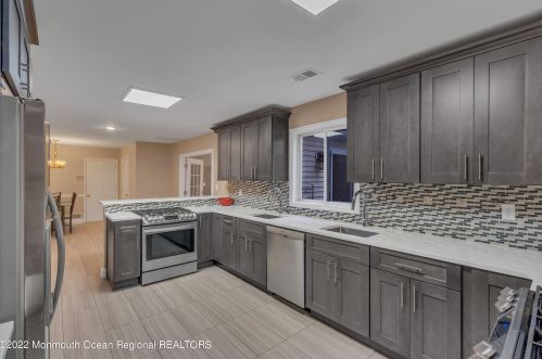 6 Pitney Ln, Jackson Twp NJ 08527-2933 exterior