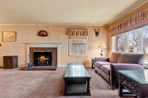 37 Spruce St, Milton MA 02186-4633 exterior