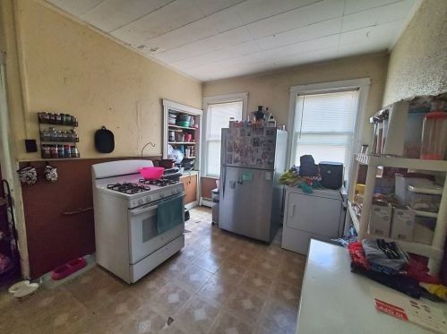 141 Vernon St, Worcester MA 01610-2156 exterior