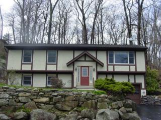162 Upper Lakeview Ave, Skyline Lakes NJ  07456-2832 exterior