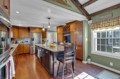 3 Hillsboro St, Quincy, MA 02169-8913