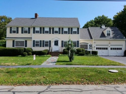 74 Whitelawn Ave, Milton MA  02186-3514 exterior