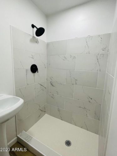 5658 37th Dr, Phoenix AZ  85019-2102 exterior