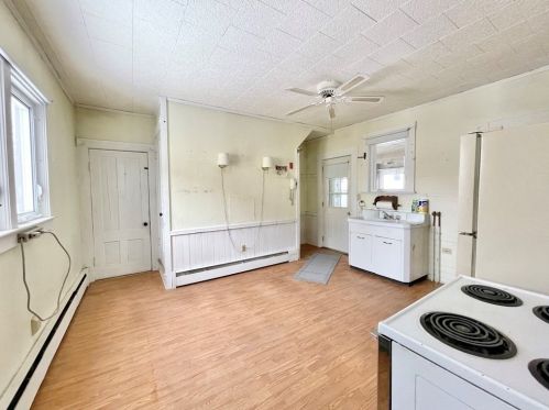 646 Pequoig Ave, Royalston MA 01331-1502 exterior