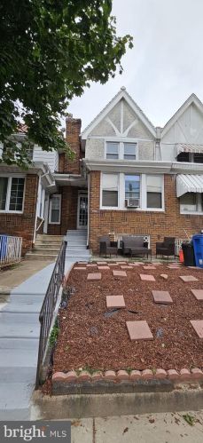 7152 20th St, Philadelphia, PA 19138-2128