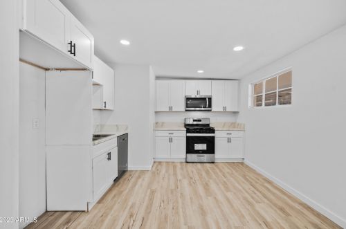 3937 Cypress St, Phoenix AZ 85006-1726 exterior