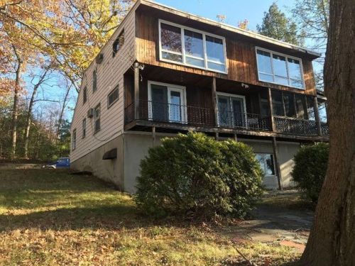 236 Lakeshore Dr, Dracut, MA 01826-1010