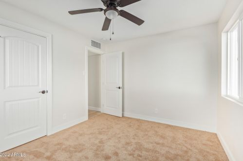 1352 Clarendon Ave, Phoenix AZ 85033-4121 exterior