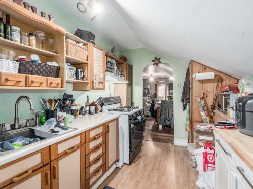 175 Middle Rd, New Bedford MA 02743-2016 exterior