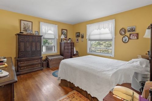 121 Warren Ave, Plymouth MA 02360-2427 exterior