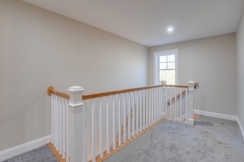 1 Dogwood Ln, North Reading MA 01864-1925 exterior