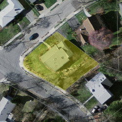 42 Selwyn Rd, Newton MA  02461-2124 aerial view