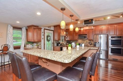 60 Pine Ridge Dr, East Bridgewater, MA 02324-1964