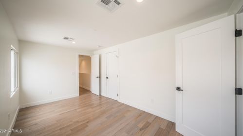 70 Edgemont Ave, Phoenix AZ 85035-2212 exterior