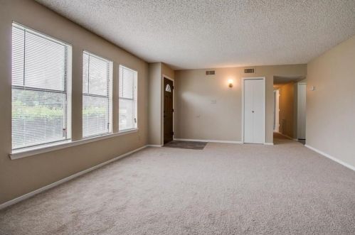 1422 Frio Ln, Garland TX  75040-5407 exterior