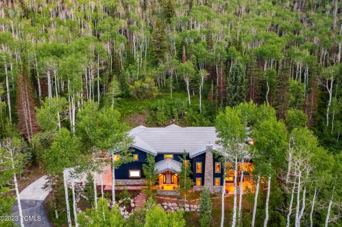 2505 Bear Holw Dr, Park City UT 84098-8524 exterior