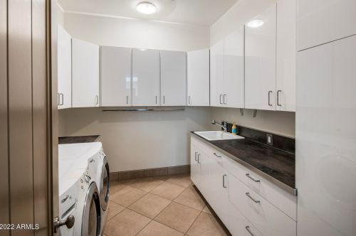 2020 Bethany Home Rd, Phoenix AZ 85014-2434 exterior