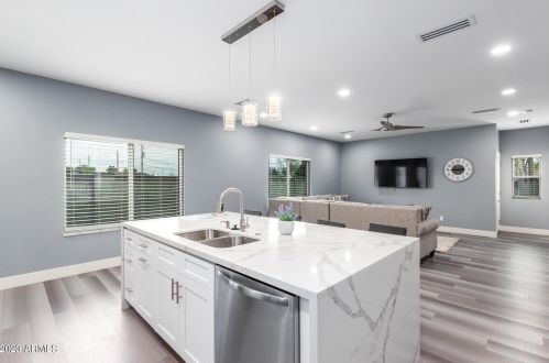 2229 Cambridge Ave, Phoenix AZ  85006-1321 exterior