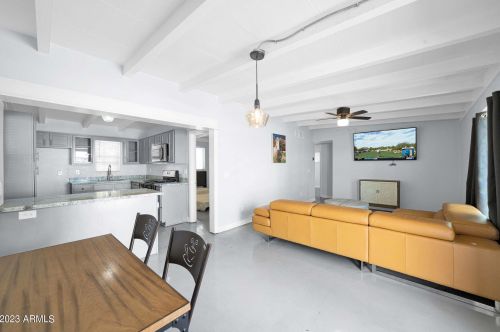 2205 Cambridge Ave, Phoenix AZ 85008-1027 exterior