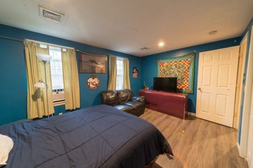 23 Swifts Bch Rd, Wareham MA 02571-1924 exterior