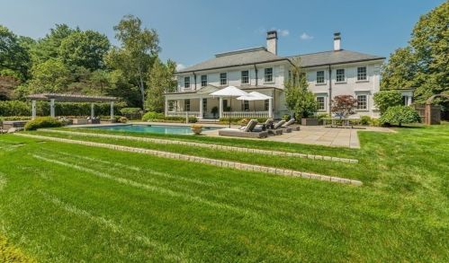 15 Mansion Dr, Topsfield MA 01983-1109 exterior