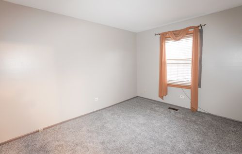 807 Beech Dr, Lemont IL 60440-1601 exterior