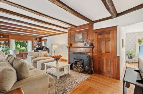 376 Tremont St, Taunton MA 02780-3023 exterior