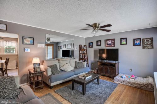 738 Chestnut Ave, West Deptford NJ 08097-1606 exterior