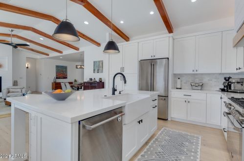 4013 49 Pl, Phoenix AZ 85018-2965 exterior