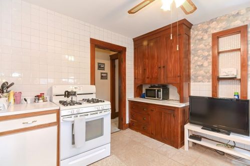 12 Lockeland Ave, Arlington MA 02476-6342 exterior