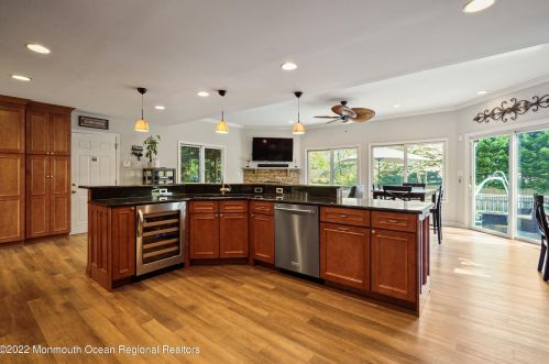 116 Hill Ter, Tinton Falls, NJ 07701-5304