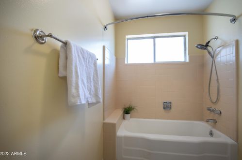 3122 Cholla St, Phoenix AZ 85029-3142 exterior