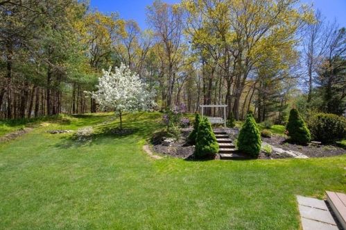 21 Franklin Rodgers Rd, Hingham MA 02043-2665 exterior