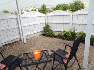 808 La Fontenay Ct, Louisville, KY 40223-3027