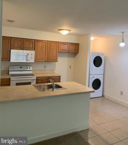 257 Barclay Ct, West Deptford, NJ 08051-2012