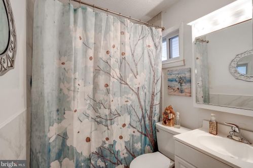 180 Sacramento Ct, West Deptford NJ  08051-1361 exterior