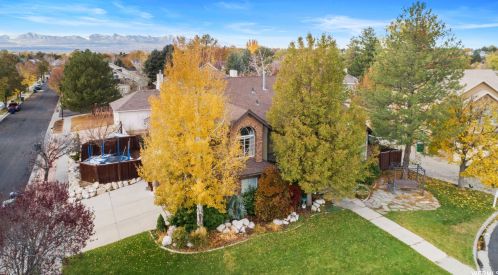 9232 Stone Ridge Cir, Sandy UT 84093-2698 exterior