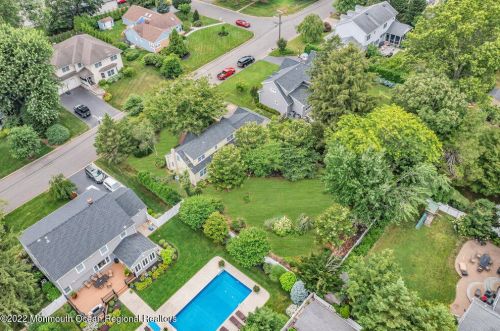 52 Laurel Dr, Little Silver NJ 07739-1416 exterior