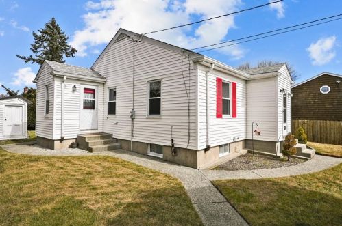 18 Orswell St, Fall River, MA 02724-2206