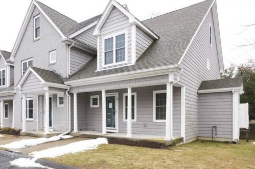 700 Lees River Ave, Fall River MA  02725-1161 exterior