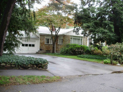 28 Varick Rd, Newton, MA 02468-1319