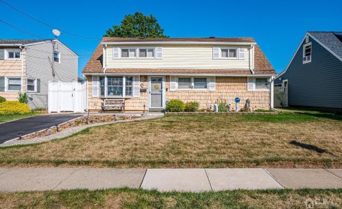 76 Hagaman St, Carteret, NJ 07008-1946