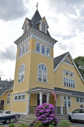 111 Woodland St, Worcester MA 01610-1318 exterior