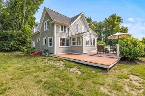 4 Pinegrove Rd, Hingham MA 02043-3923 exterior