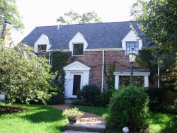 53 Kingswood Rd, Newton, MA 02466-1013